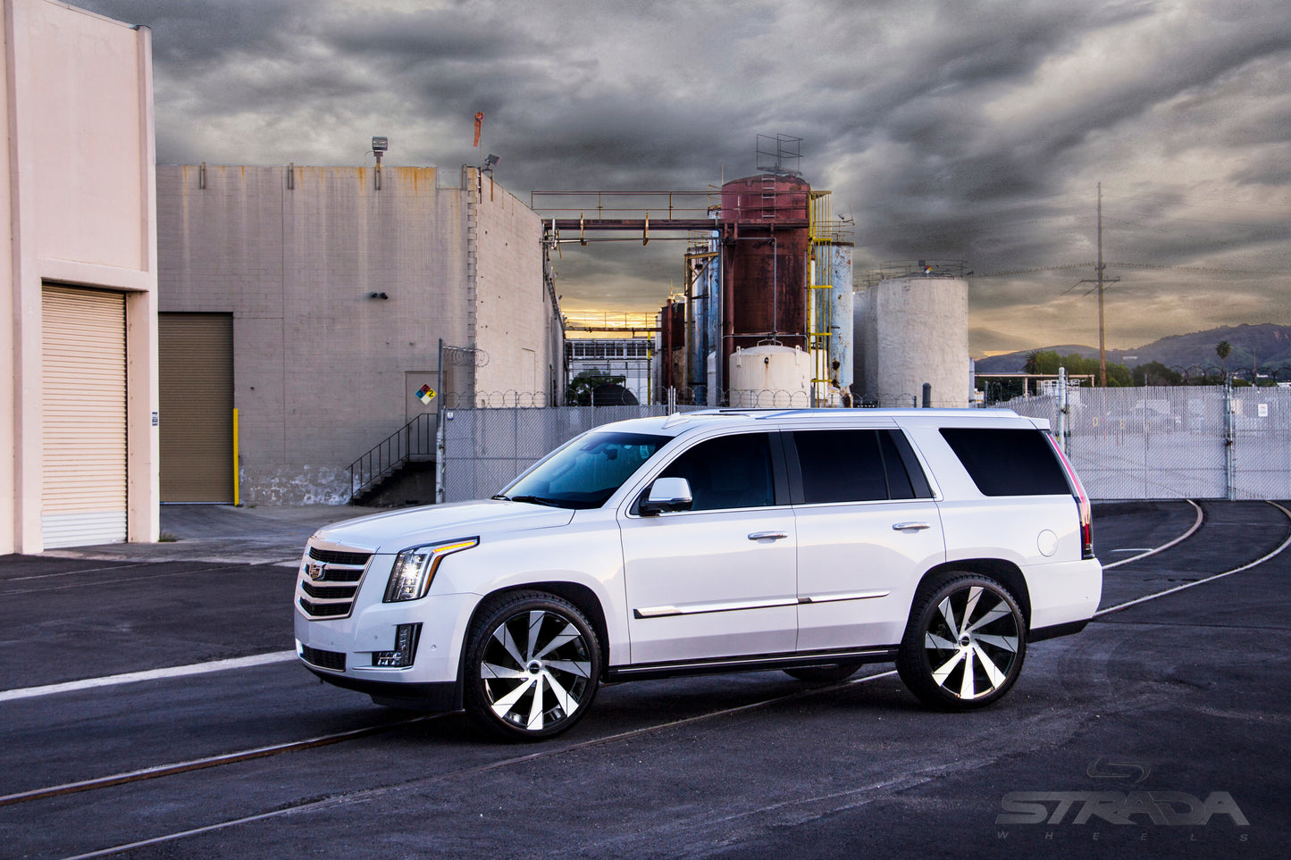 Moto Gloss Black Machined